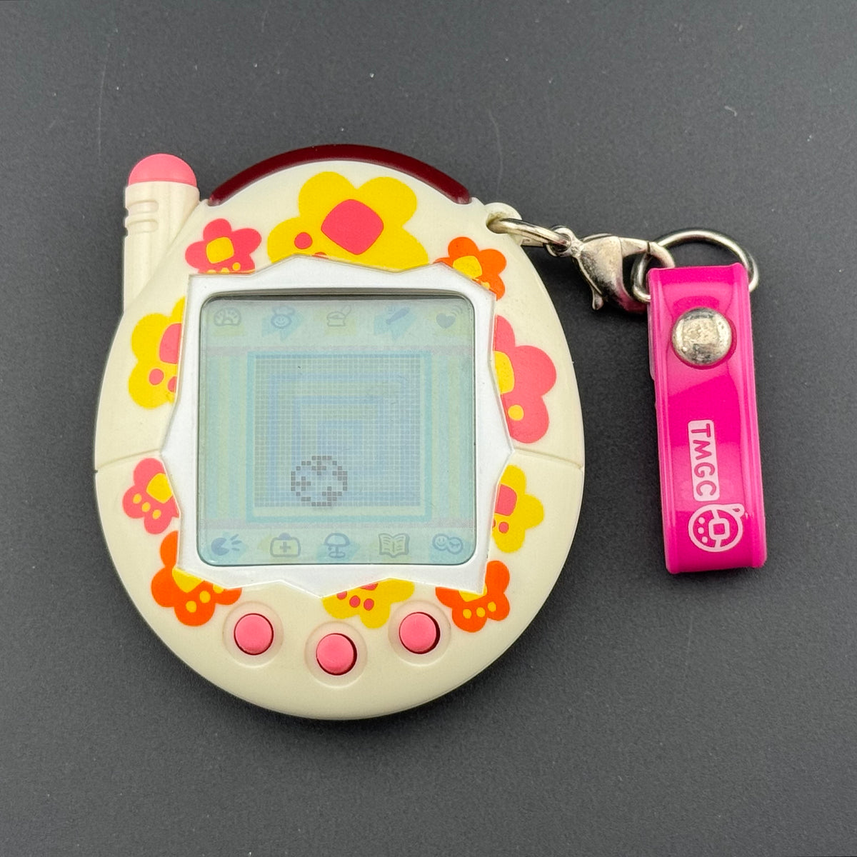 Bandai Tamagotchi Plus K-Tama White Flowers [2005]