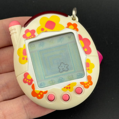 Bandai Tamagotchi Plus K-Tama White Flowers [2005]