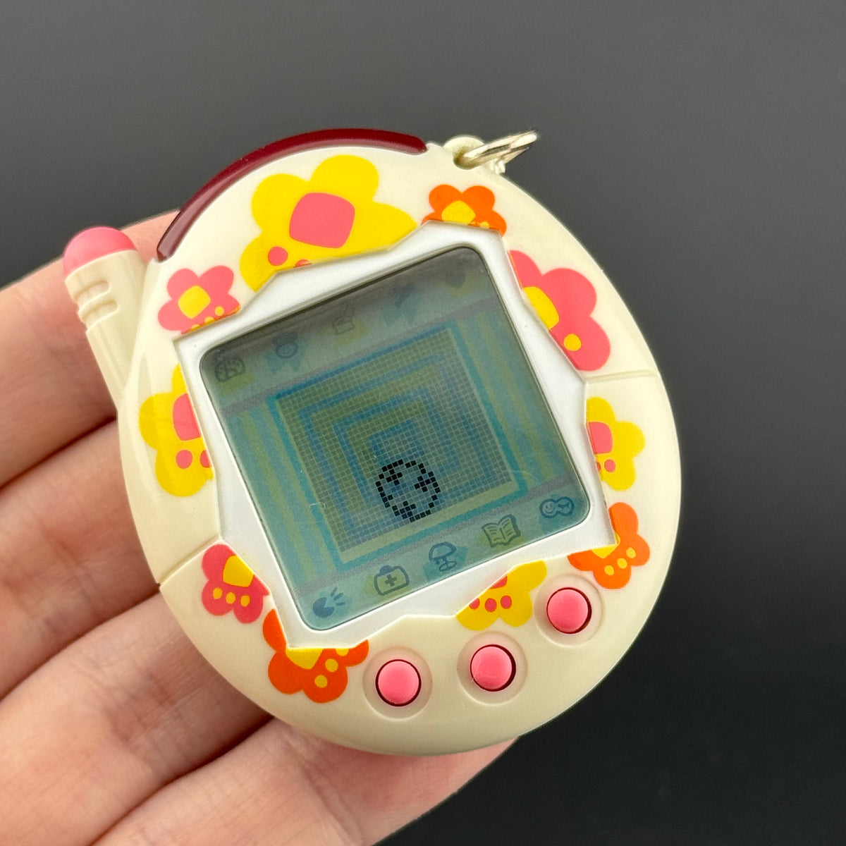 Bandai Tamagotchi Plus K-Tama White Flowers [2005]