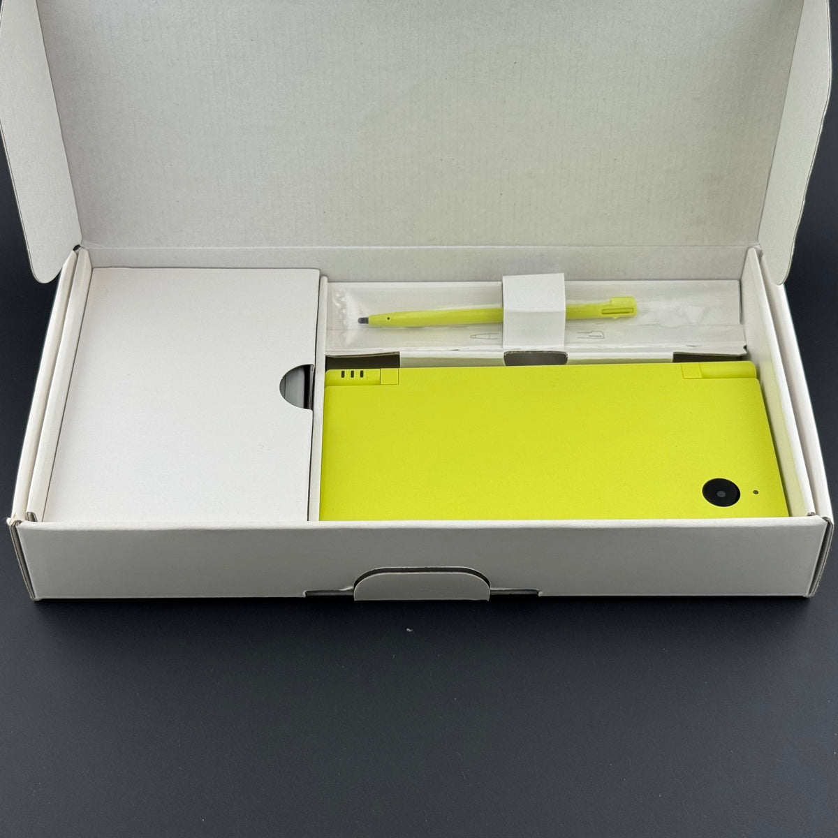 JPN Nintendo DSi Lime Green Console [TWL-001] CIB