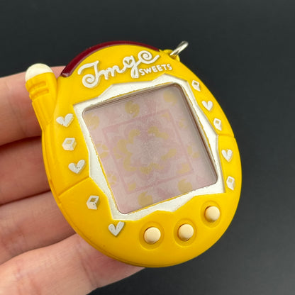 Bandai Tamagotchi Plus Akai K-Tama Caramel TMGC Sweets [2005]