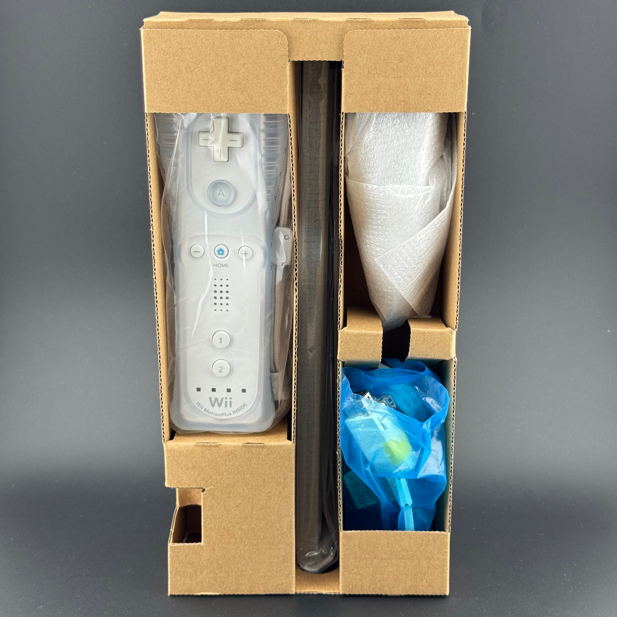 Nintendo Wii U White Remote Plus Additional Pack + Sensor Bar & Nunchuk CIB